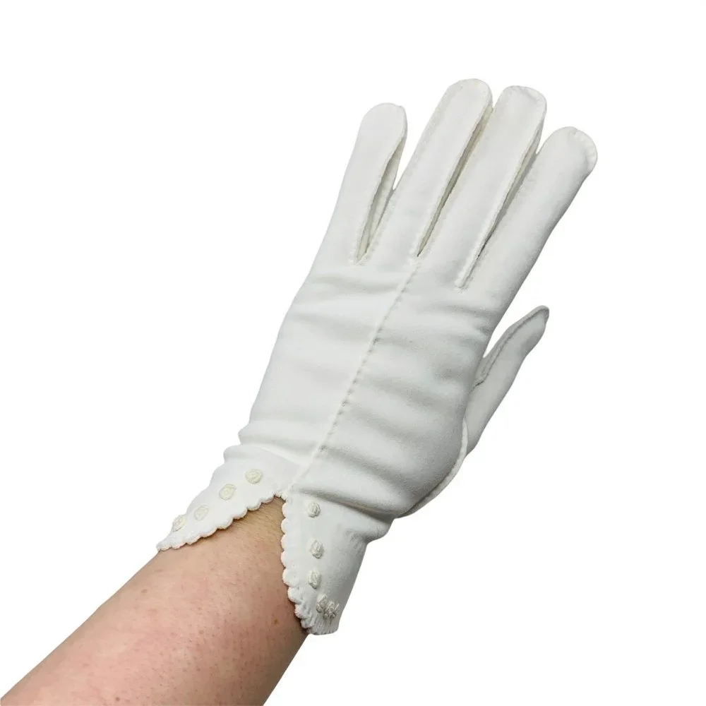 Vintage 1950s White Scalloped Floral Detail Wrist Gloves 7.5
